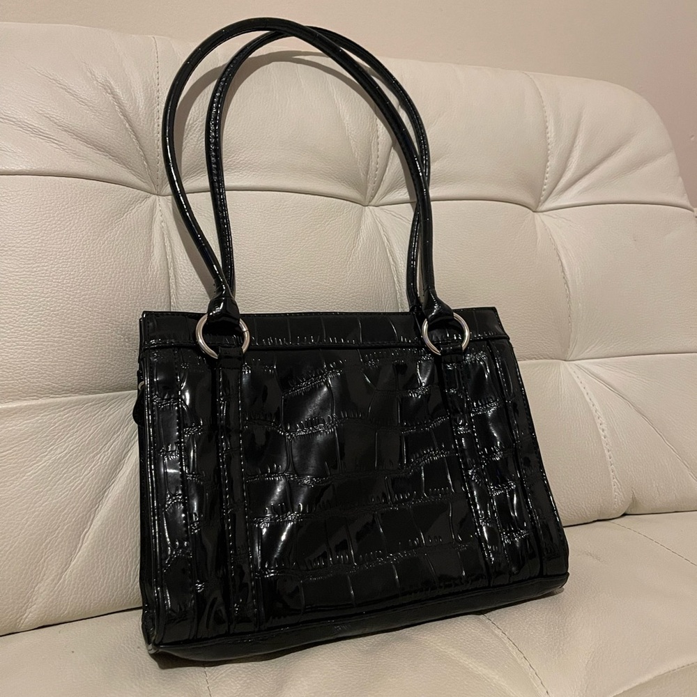 Elegant Black Crocodile-Embossed Women's Handbag
